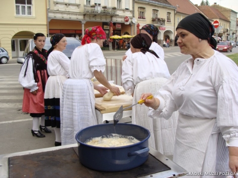 Kuharice budi čista, nek Ti suđe uvjek blista_4